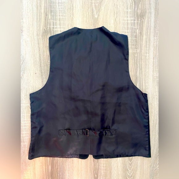 R&R Vest ( Rest and Relaxation Vest) 
100 percent Leather Vest - Picture 8 of 10